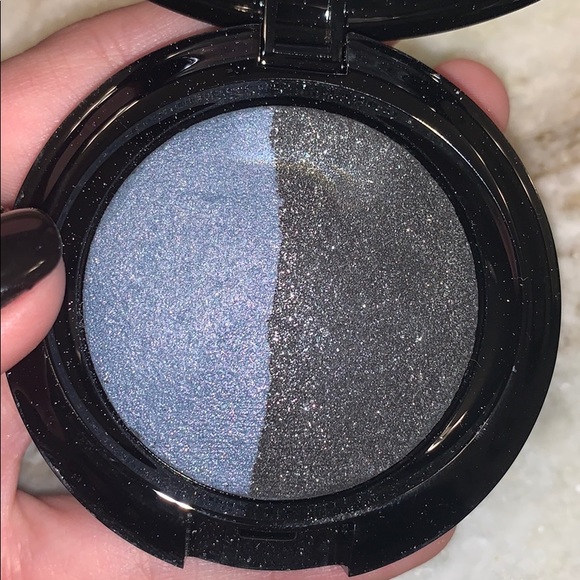 perfect condition Victoria Secret eyeshadow duo - Picture 2 of 2
